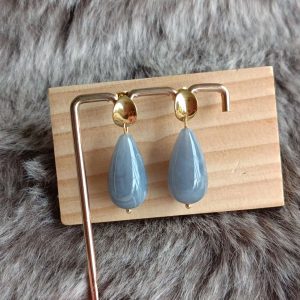boucles d'oreilles BETTY bleu-gris goutte résine