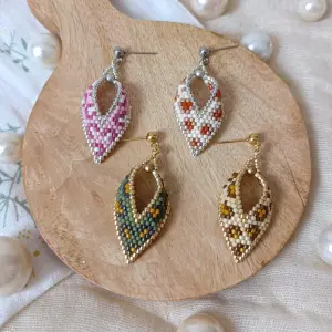 Boucles d'oreilles Livy léopard feuilles tissées en perles motif léopard 4 variantes