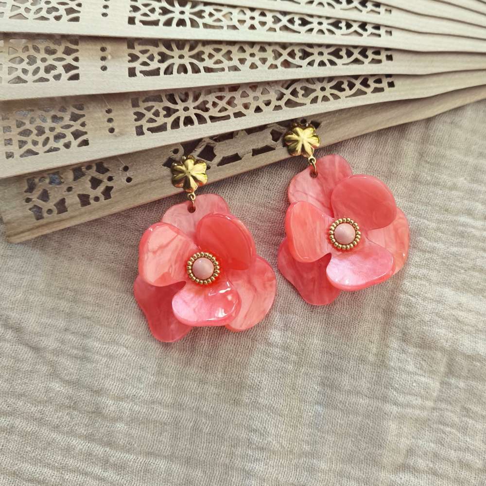 boucles d'oreilles fleurs pendantes POPPY en acrylique corail marbré