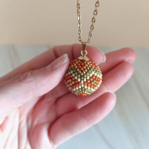 bola de grossesse tissé en perles miyuki à offrir - idée cadeau future maman