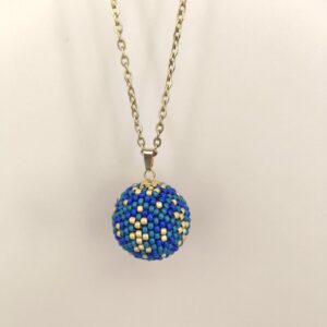bola de grossesse tissé en perles miyuki bleu - idée cadeau future maman