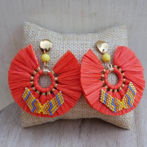 boucles d oreilles summer orange avec pompon en raphia, inox doré et tissage miyuki
