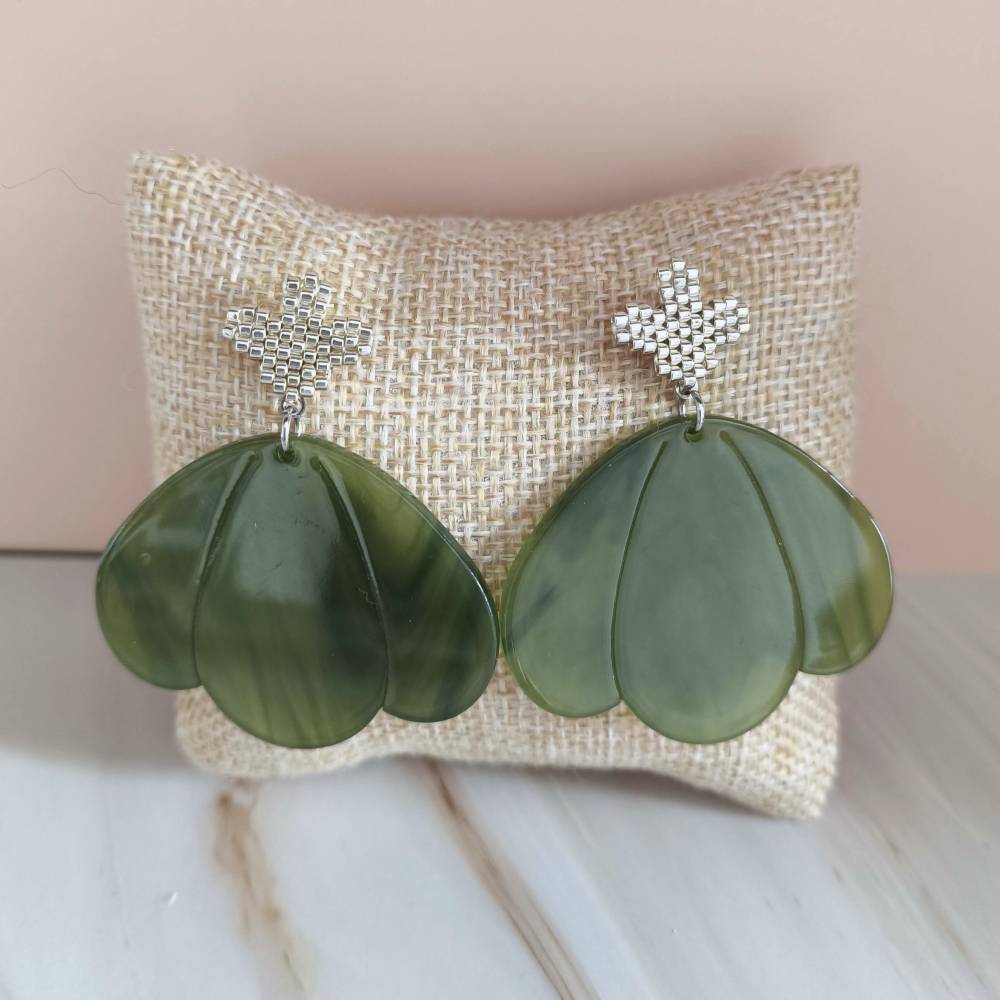 Boucles d’oreilles GARANCE XXL fleur en acétate vert olive