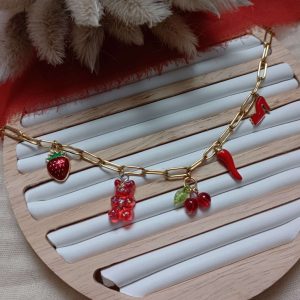 collier charms marine chaine doré et breloque rouge