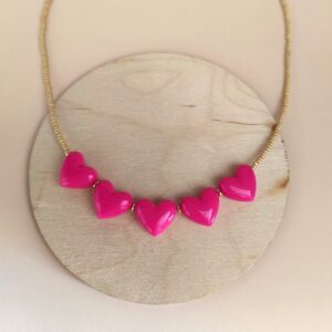 Collier cœur rose fuchsia en perles de rocailles modèle HOLLY